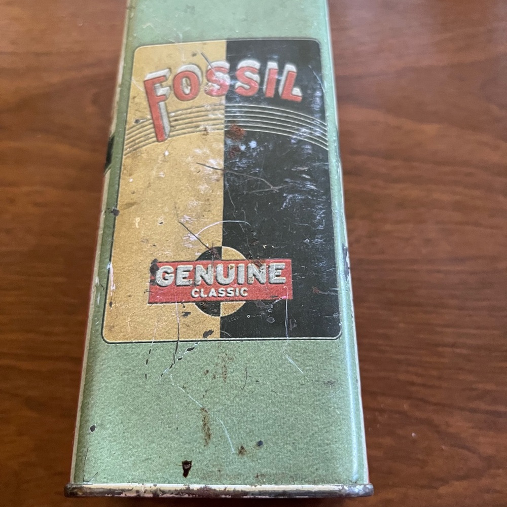 Fossil Retro Tin Box with Red and Green Accents